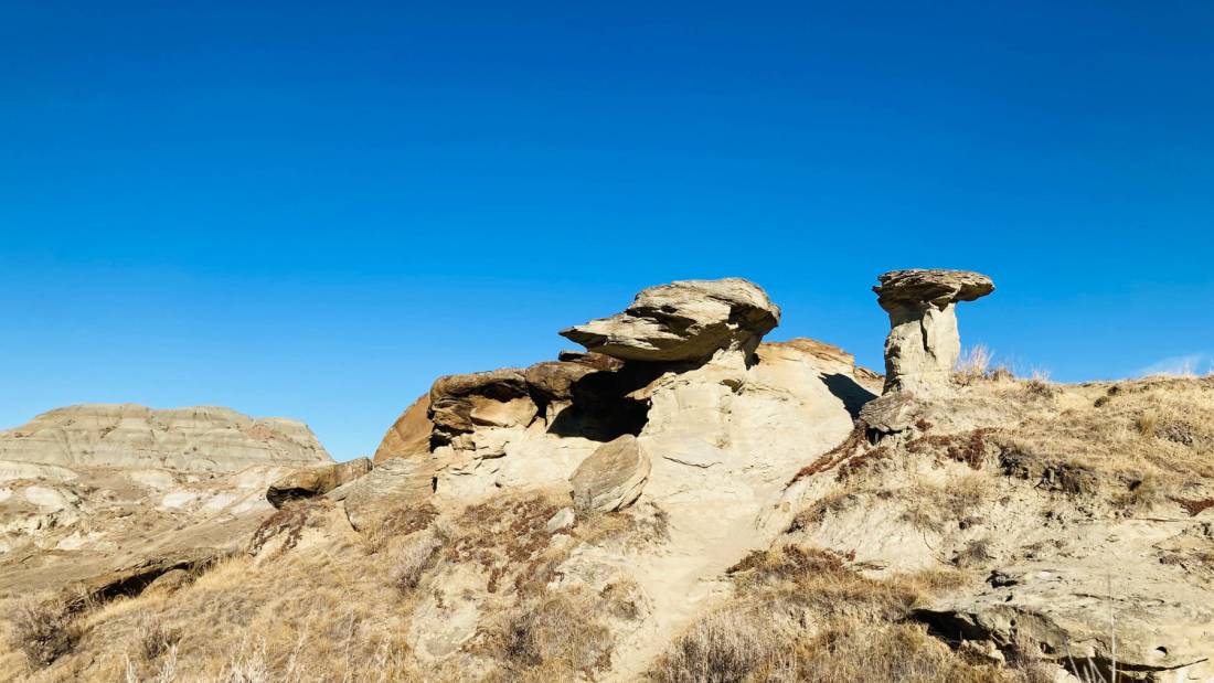 Fairy-tale scenery of hoodoos in Dinosaur Provincial Park | <i>Caroline Mongrain</i>