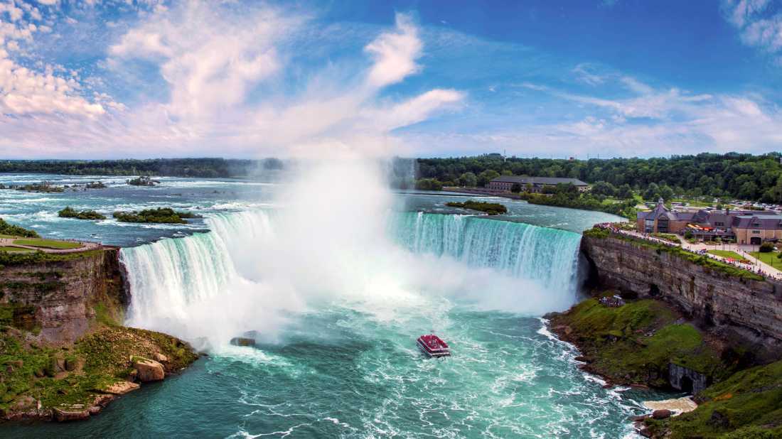 Niagara's incredible Horseshoe Falls |  © Destination Ontario